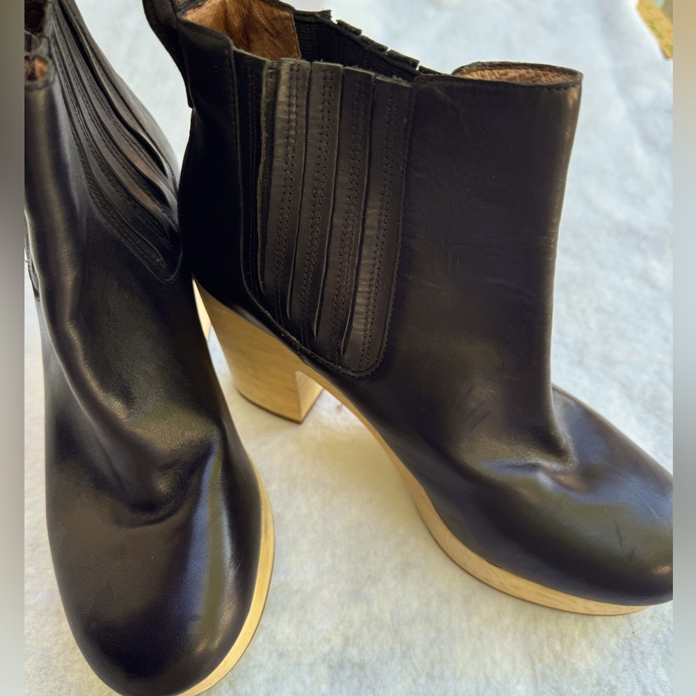 NWOT- Madewell The Marco black leather platform Chelsea boots, wood heels size 7